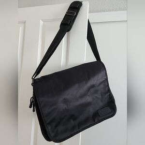 Galleria Shoulder Strap Multipockets & Expandable Laptop Bag 17 in W, 13 in H